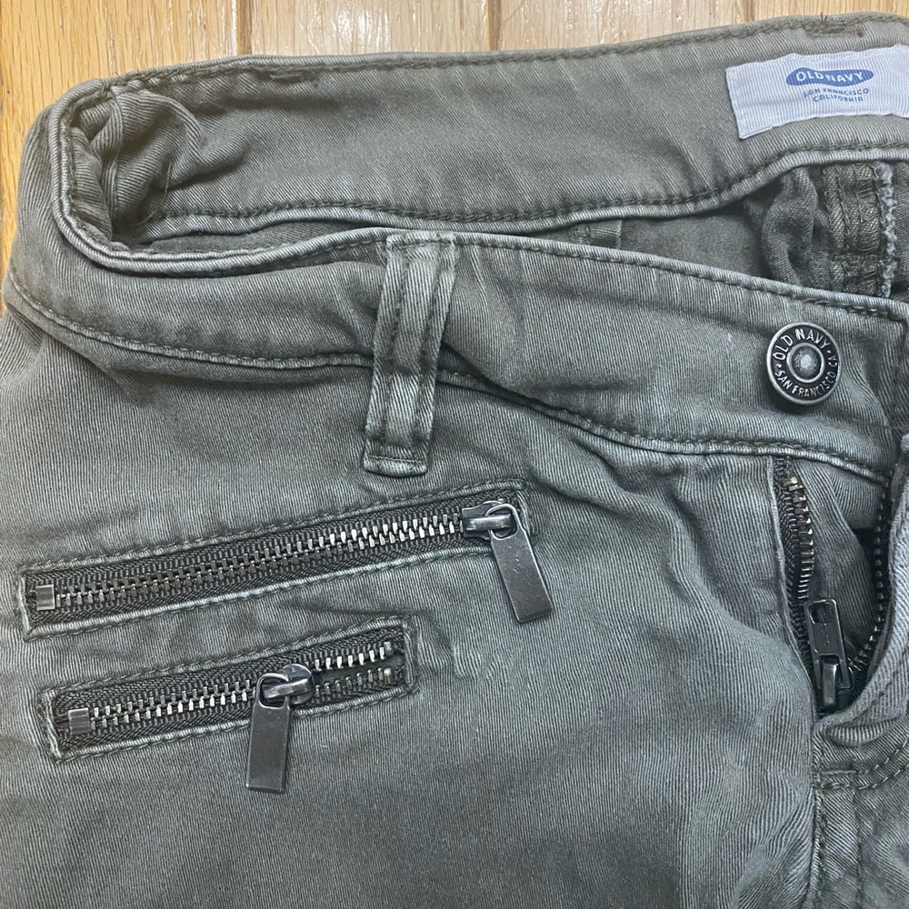 Army green pants with zipper details